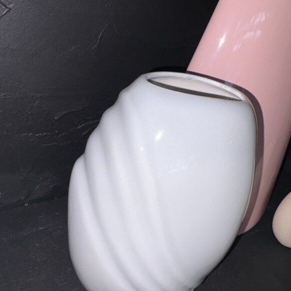 Vintage 80s Mod Light Gray Wave Vase - Picture 7 of 8